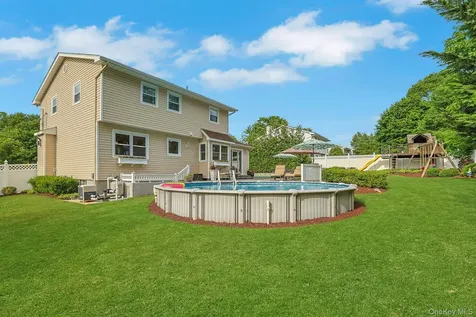 60 Pilgrim Court Pearl River NY 10965