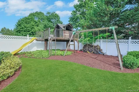 60 Pilgrim Court Pearl River NY 10965