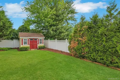 60 Pilgrim Court Pearl River NY 10965