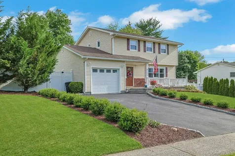 60 Pilgrim Court Pearl River NY 10965