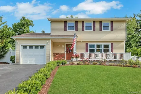 60 Pilgrim Court Pearl River NY 10965