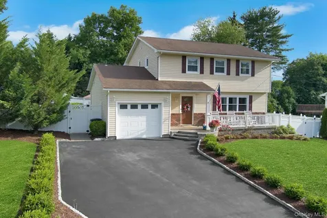 60 Pilgrim Court Pearl River NY 10965