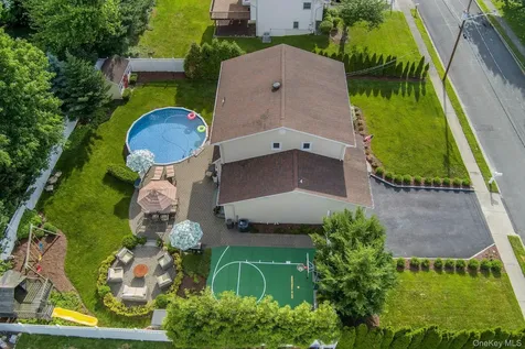 60 Pilgrim Court Pearl River NY 10965