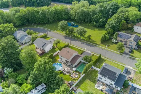 60 Pilgrim Court Pearl River NY 10965