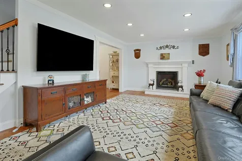 60 Pilgrim Court Pearl River NY 10965