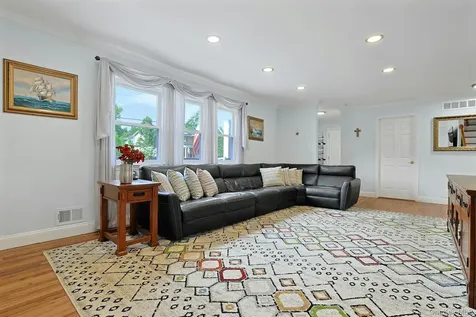 60 Pilgrim Court Pearl River NY 10965
