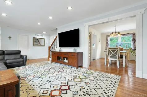 60 Pilgrim Court Pearl River NY 10965