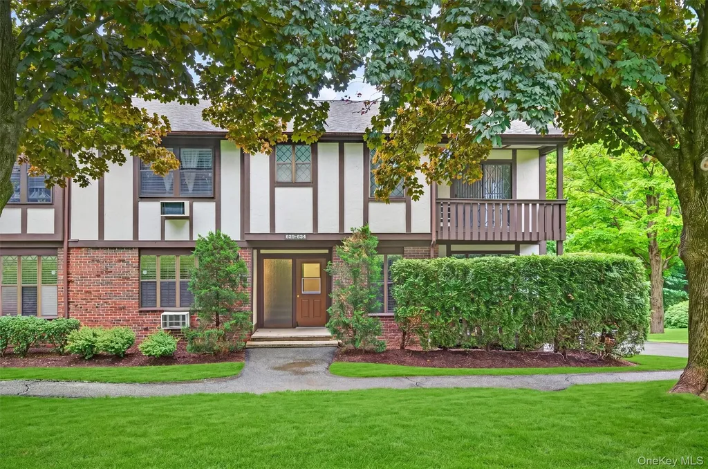 631 Sierra Vista Lane Valley Cottage NY 10989