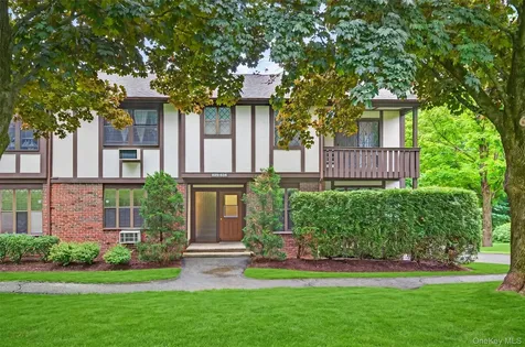631 Sierra Vista Lane Valley Cottage NY 10989