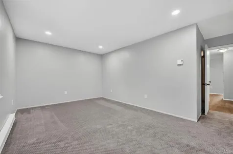 631 Sierra Vista Lane Valley Cottage NY 10989