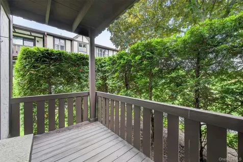 631 Sierra Vista Lane Valley Cottage NY 10989