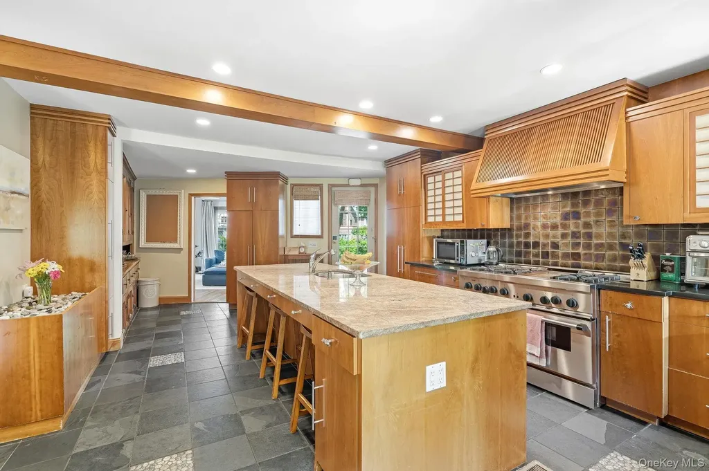 72 Hampton Road Scarsdale NY 10583