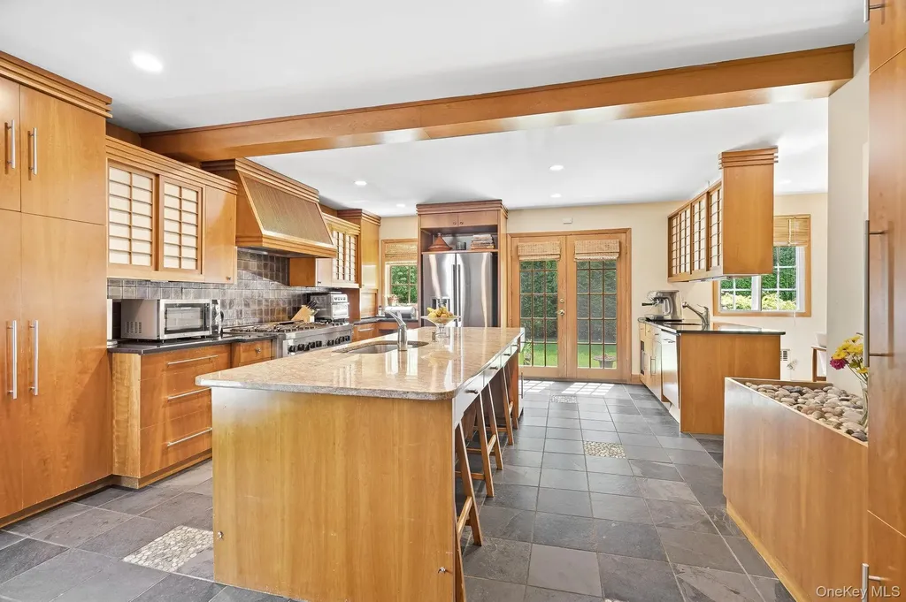 72 Hampton Road Scarsdale NY 10583