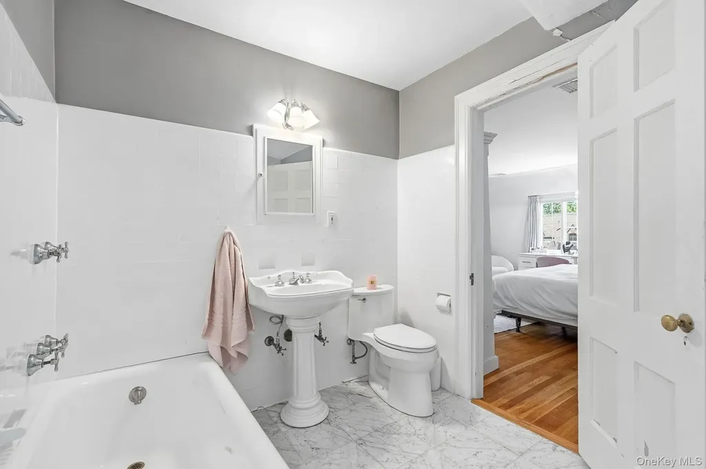 72 Hampton Road Scarsdale NY 10583