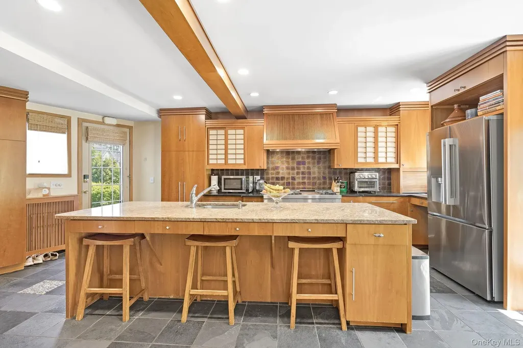 72 Hampton Road Scarsdale NY 10583