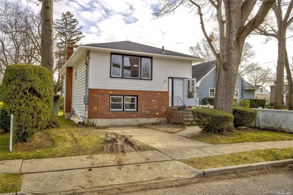 207 Catherine Avenue Franklin Square NY 11010