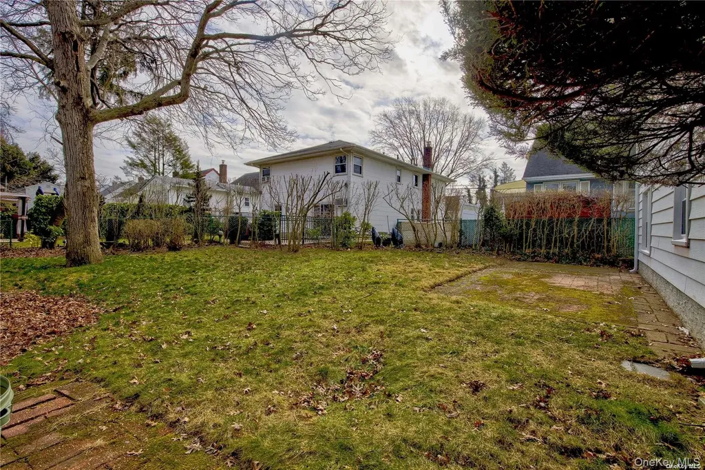 207 Catherine Avenue Franklin Square NY 11010