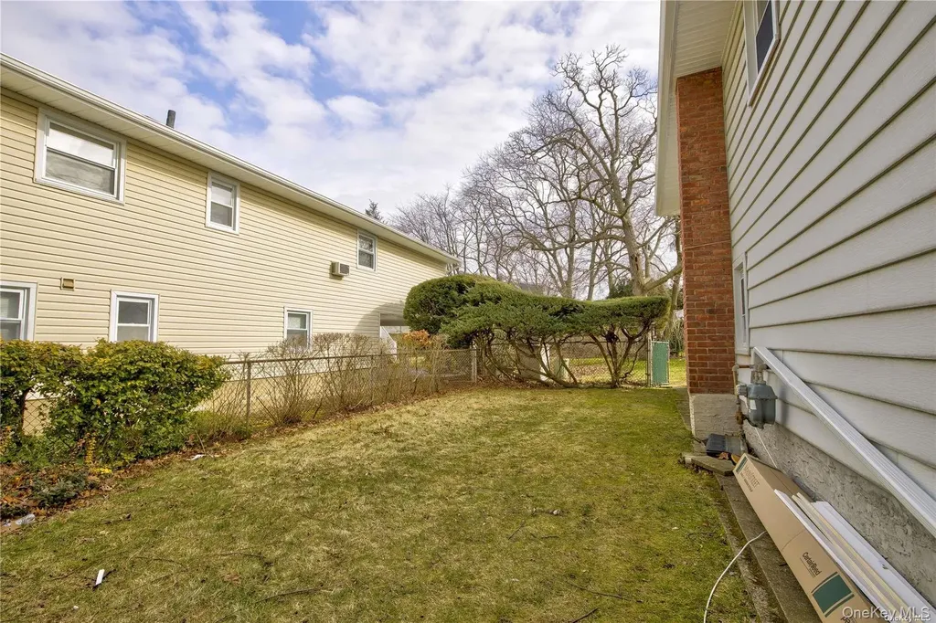 207 Catherine Avenue Franklin Square NY 11010