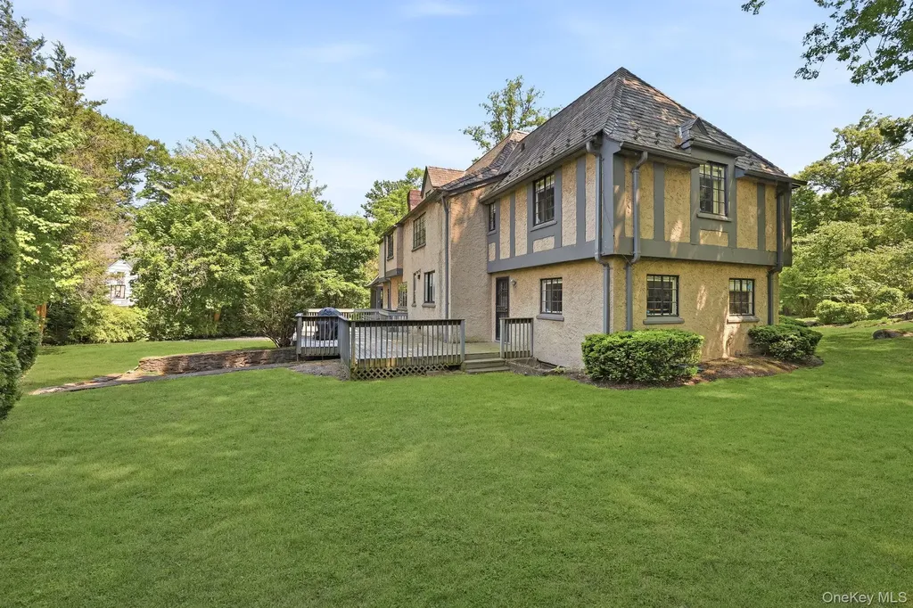 14 Overhill Road New Rochelle NY 10804