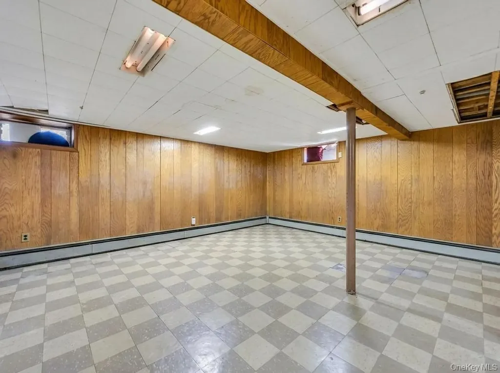 1492 Garden Street East Meadow NY 11554