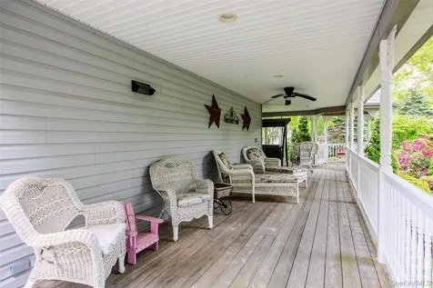 8 Frontier Trail Manorville NY 11949