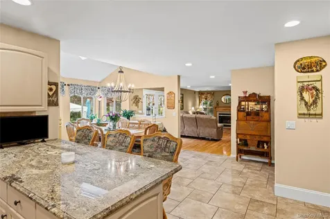 8 Frontier Trail Manorville NY 11949