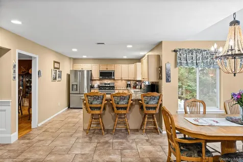 8 Frontier Trail Manorville NY 11949