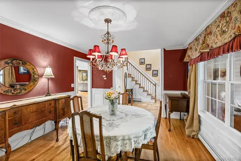 8 Frontier Trail Manorville NY 11949