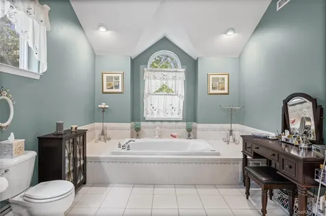 8 Frontier Trail Manorville NY 11949