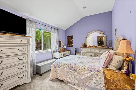 8 Frontier Trail Manorville NY 11949