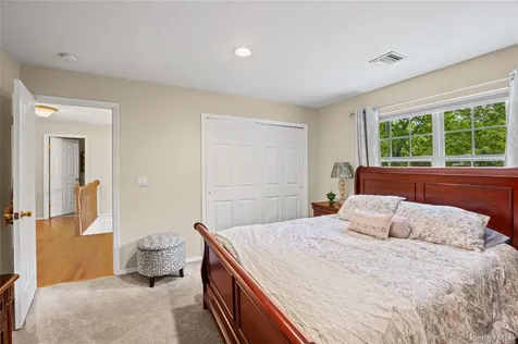 8 Frontier Trail Manorville NY 11949