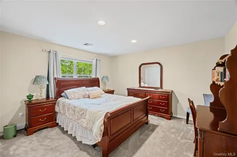8 Frontier Trail Manorville NY 11949