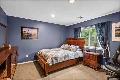 8 Frontier Trail Manorville NY 11949