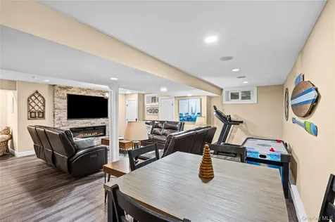 8 Frontier Trail Manorville NY 11949
