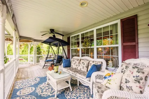 8 Frontier Trail Manorville NY 11949