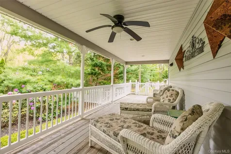 8 Frontier Trail Manorville NY 11949