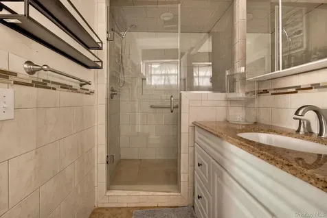 61 Merritt Kingston NY 12401
