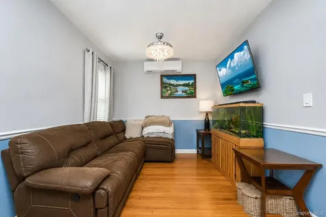 28 Weiner Street Staten Island NY 10309