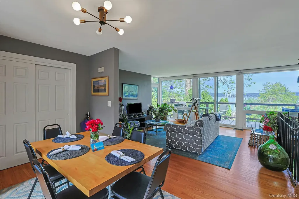 8 Edgewater Lane Nyack NY 10960