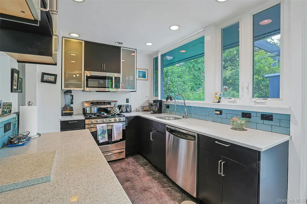 8 Edgewater Lane Nyack NY 10960