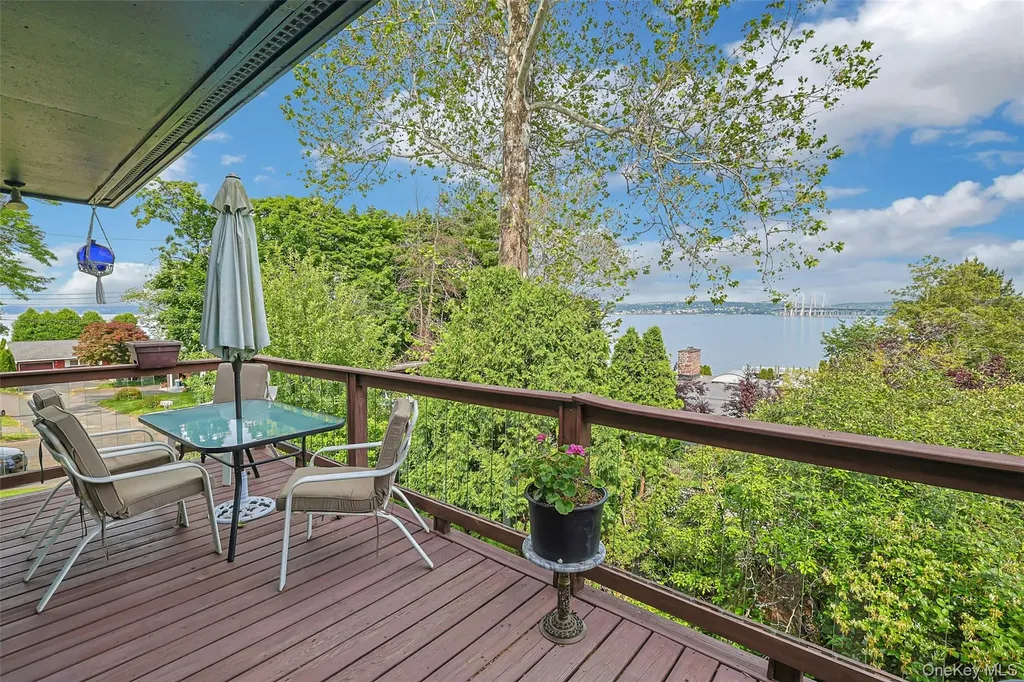 8 Edgewater Lane Nyack NY 10960