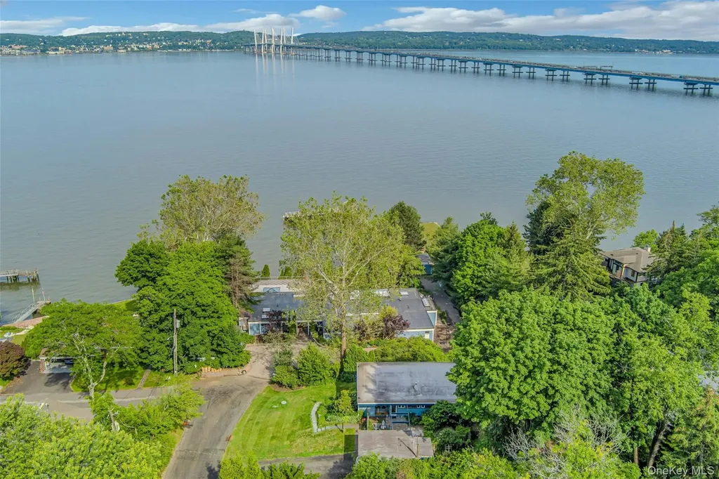 8 Edgewater Lane Nyack NY 10960
