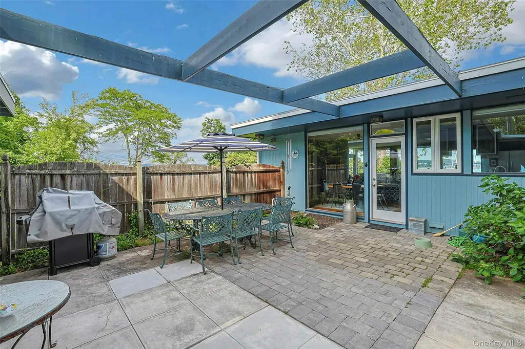 8 Edgewater Lane Nyack NY 10960