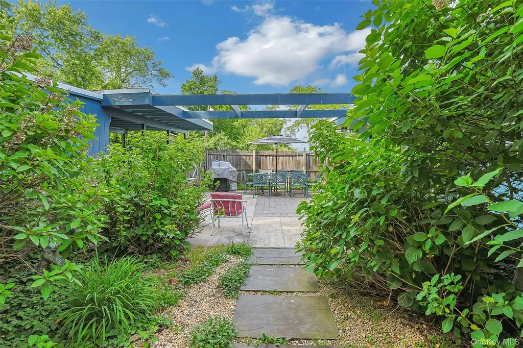 8 Edgewater Lane Nyack NY 10960