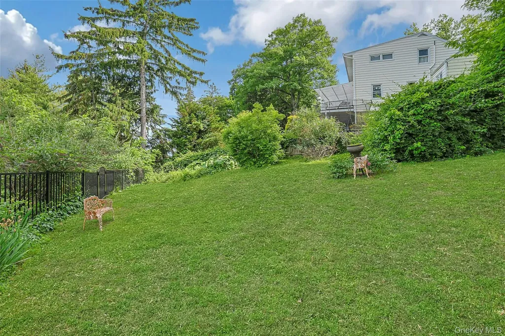 8 Edgewater Lane Nyack NY 10960