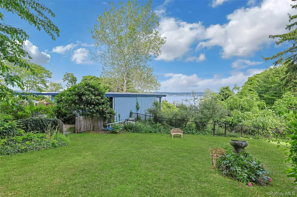 8 Edgewater Lane Nyack NY 10960