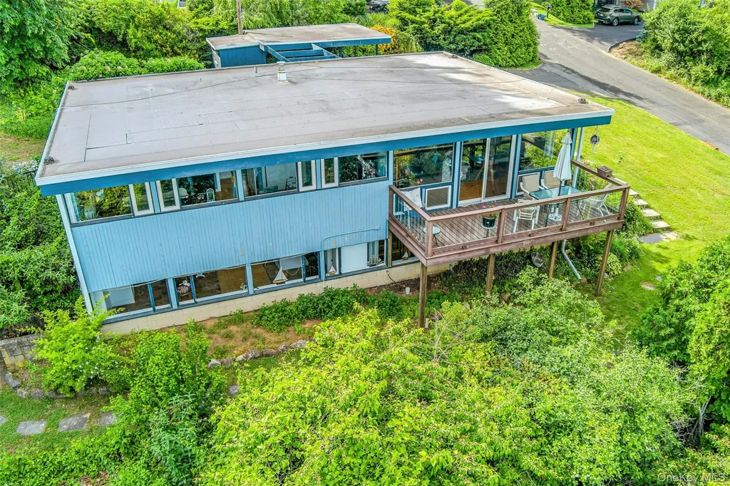 8 Edgewater Lane Nyack NY 10960