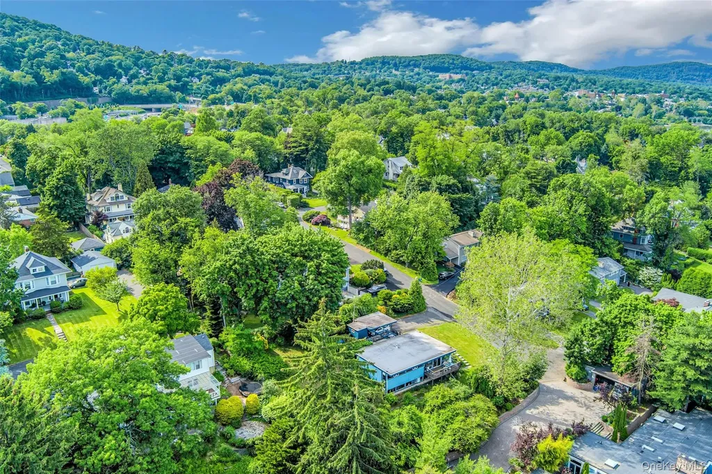 8 Edgewater Lane Nyack NY 10960