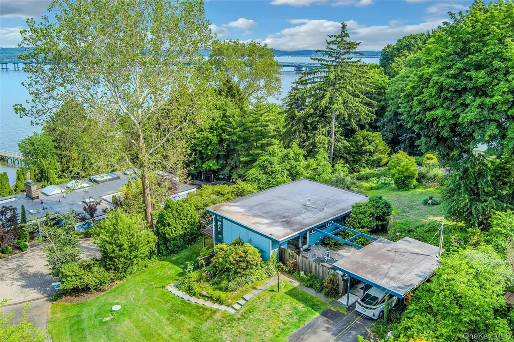 8 Edgewater Lane Nyack NY 10960