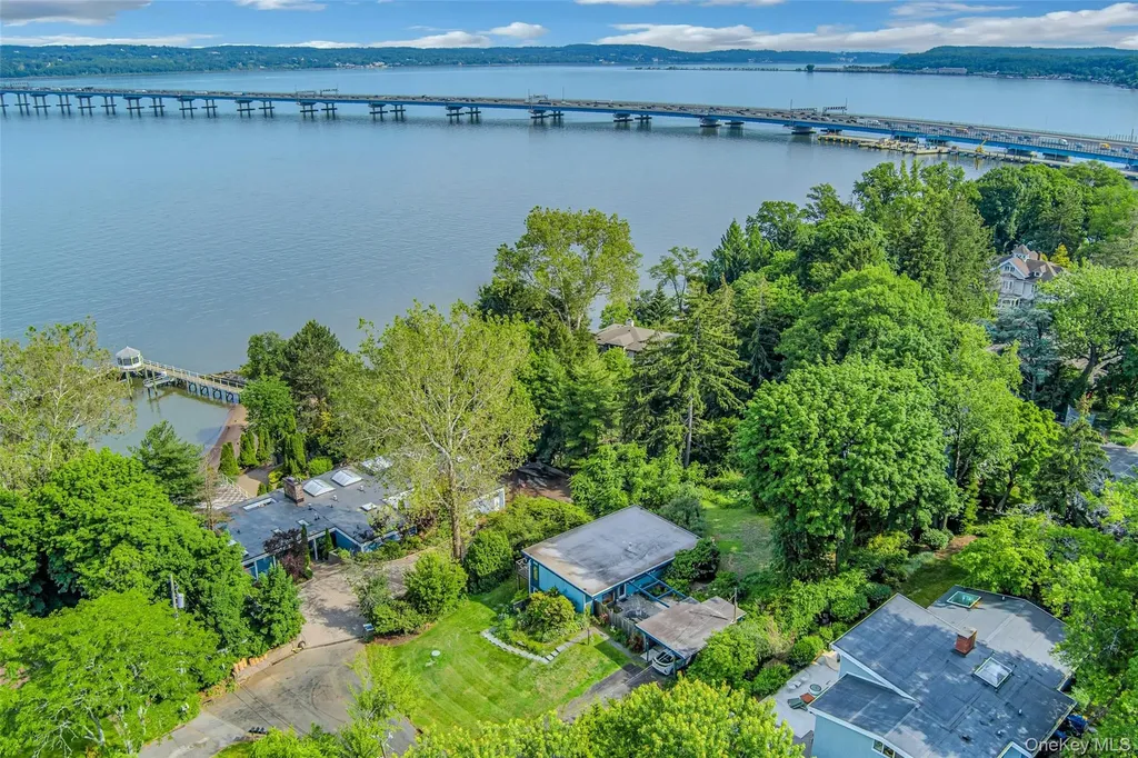 8 Edgewater Lane Nyack NY 10960